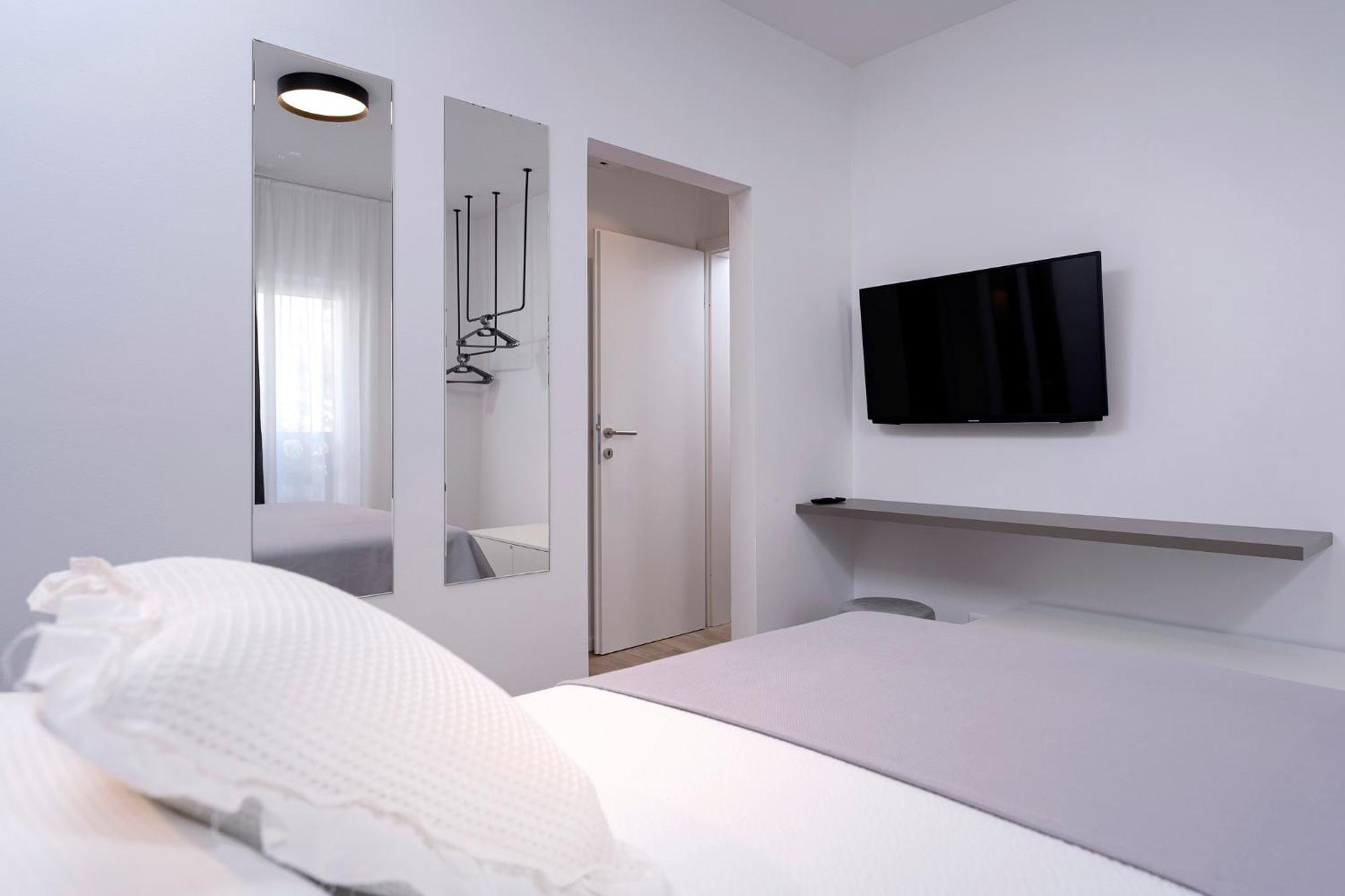 Modern, 2 Bedroom Apartment Hvar Town Extérieur photo